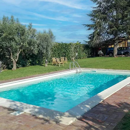 Apartamento Gorgeous In With Wifi Malvito